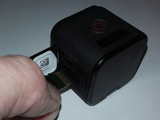 Maximale capaciteit 64 GB Gebruik een micro SD kaart.