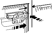 15 (20) indien nodig van Fig. 15 onderen inkorten: De afdekrail Fig. 15 (20) moet 3 mm boven de bovenrand van de onderste bevestigingshoek Fig. 9 (17) eindigen.