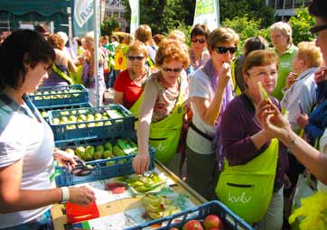 Nieuws van bij ons Evenement Oogstfeesters overrompelen Sint-Niklaashoeve in Metsteren niet meer een hoop informatie naar het controleorganisme moet sturen gewoon omdat die info niet tijdig ter