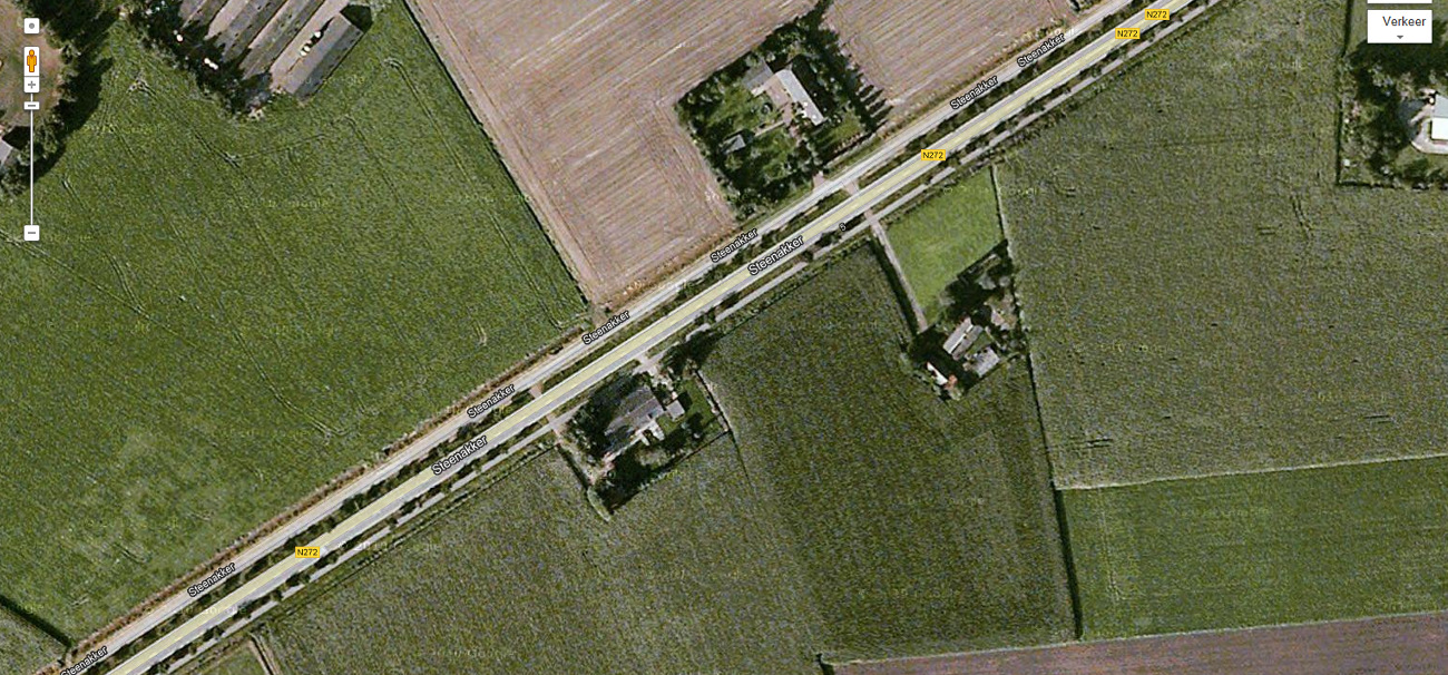 Huidige situatie De boerderij is gelegen aan de doorgaande weg N272 van Gemert naar Boxmeer, even buiten Oploo.