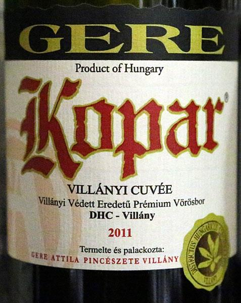 Dit is een blend van 53% cabernet sauvignon, 38% merlot, 7% cabernet franc en 2% petit verdot. De stokken zijn gemiddeld 22 jaar oud en de plantdichtheid bedraagt 8.
