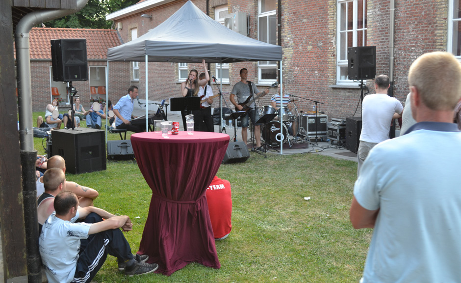 Juli BBQ met kinderanimatie fiets je eigen schilderij A-team organiseert tornooien op