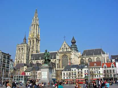 Weten 15 België Brussel & Antwerpen Brussel (1 ¼ miljoen inwoners & hoofdstad) Antwerpen (½ miljoen inwoners) Sterke divergentie Politie is een federale en lokale bevoegdheid Brussel = regio;