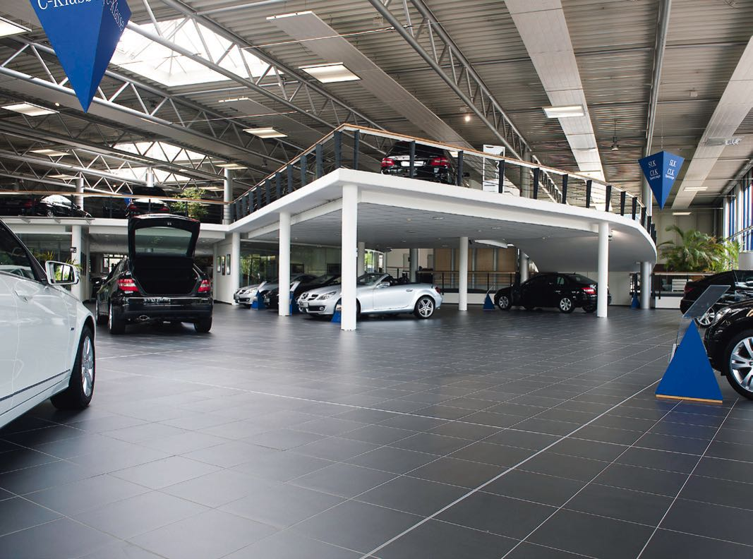 6 7 Ook ideaal bij vloeren die zwaar worden belast Mercedes Benz Autohaus, Dresden, referentie van 2010 BLANKE PERMAT is een hoogwaardige steun- en ontkoppelingsmat.