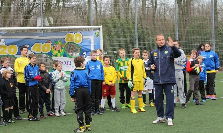 2.2.4 ADO DEN HAAG CLINICS ADO Den Haag organiseert geheel kosteloos voetbalclinics bij amateurverenigingen in de Haagse regio.