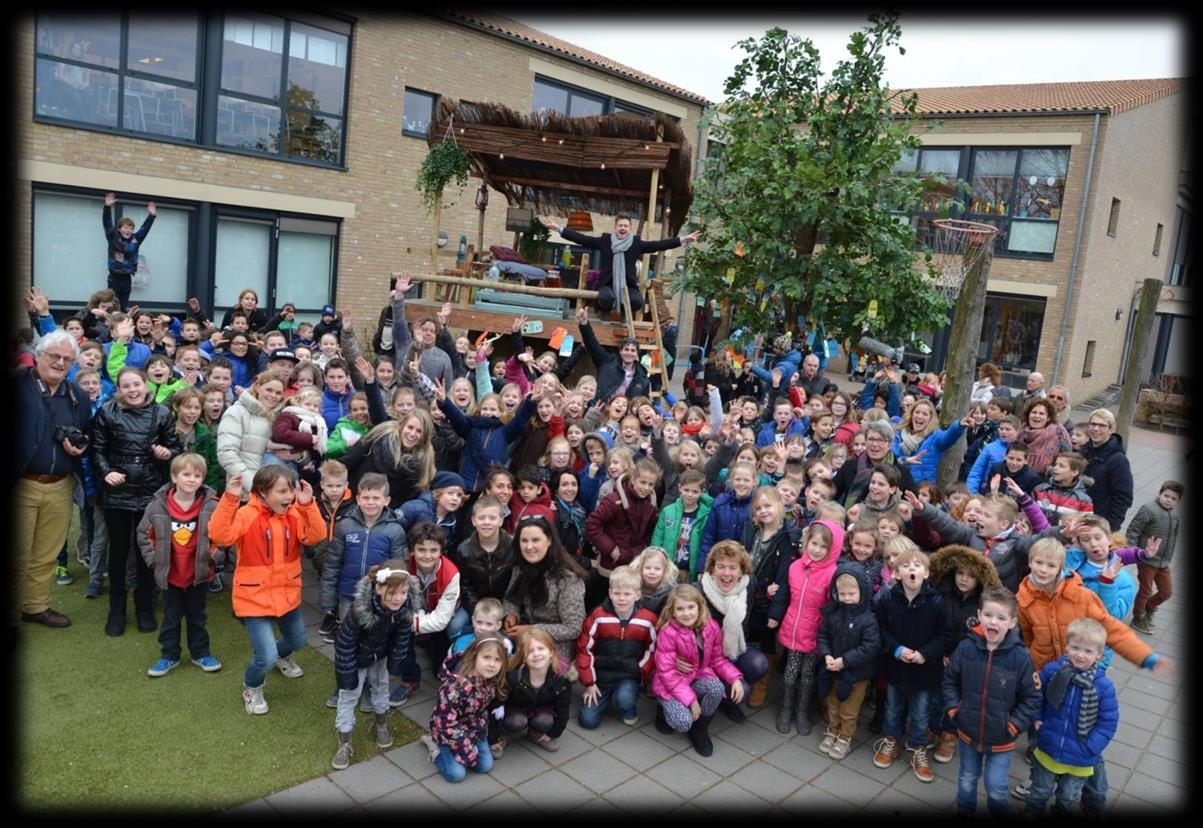 2 2. Woord vooraf Voor u ligt de schoolgids van Jenaplan- Christelijke Basisschool Adelbrecht-Windekind. In deze gids kunt u lezen over onze school. Dat heeft twee bedoelingen.