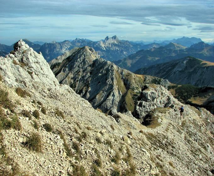 via een kamwandeling naar de derde berg