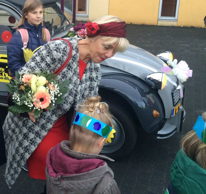 Hij vertelt dat God de mensen niet vergeten is. Er komt vrede voor iedereen. Uit de familie van koning David zal iemand komen die de geest van de Heer met zich meedraagt.