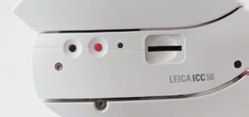 Beelden vastleggen zonder een computer (verv.) 2. Steek de SD-geheugenkaart in de sleuf aan de zijkant van de Leica ICC50 HD totdat de kaart op zijn plaats klikt. De LED van de camera wordt dan groen.