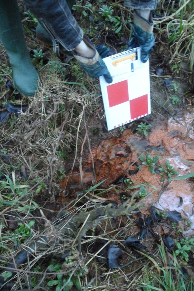 Bijlage: Boorstaten januari 2014 Om het mechanisme heave nader te kunnen beoordelen zijn door de geotechnisch specialist en een ervaren boormeester handboringen uitgevoerd tot 7 m diepte.