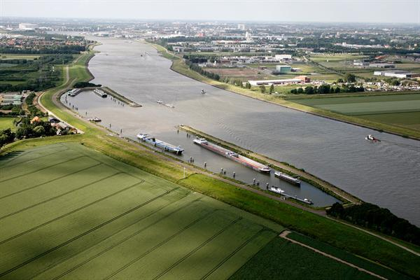 Wat is een overnachtingsplaats? -een veilige ligplaats: beschut tegen wind, stroom, golven en ijsgang -geschikt voor 135 meter schepen -meer dan 30.