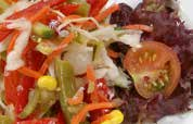 salade Fijne rode kool met ui in een heerlijke dressing verfijnd