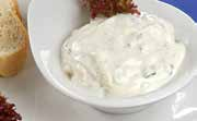 Sauzen / crèmedips Knoflooksaus Zachte crème uit room, yoghurt, ui,