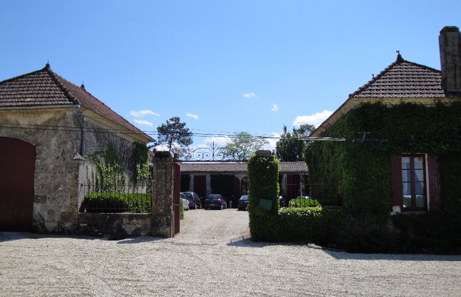 Château Sigalas Rabaud Dit is het grootste deel van het oorspronkelijke wijndomein Rabaud. Toen maakte het samen met het huidige Château Rabaud Promis deel uit van dit domein.