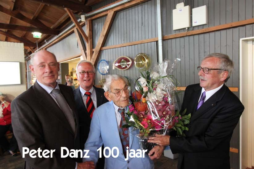 Installaties, jubilea en andere clubaangelegenheden Clublid Peter Danz is 100 jaar Probusclub Acquoy had op 19 oktober een bijzondere verjaardag te vieren.
