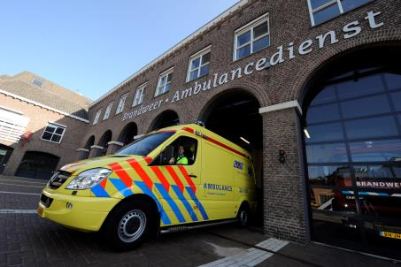 Inzetten First Responder De ambulancezorg maakt al enkele jaren gebruik van de inzet van First Responders (FR). In 2016 zijn de First Responders van de brandweer in totaal 251 keer ingezet.