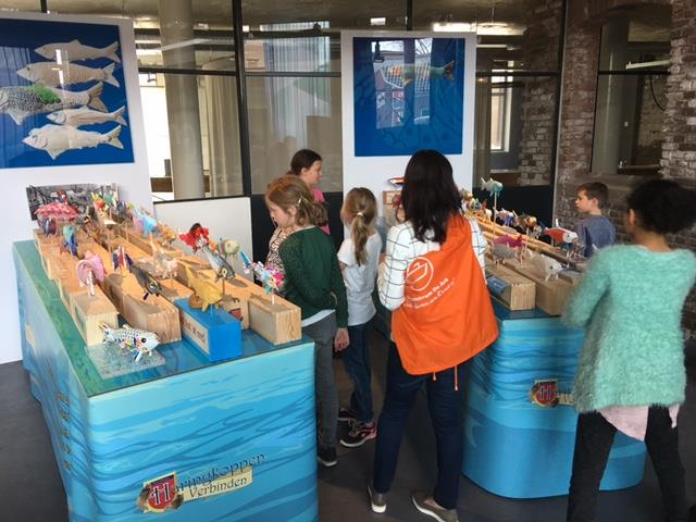 KINDEROPVANG: Groeten uit Vlaardingen De afgelopen weken hebben de kinderen van de buitenschoolse opvang van Kindcentrum De Ark gewerkt aan het thema "Groeten uit Vlaardingen".