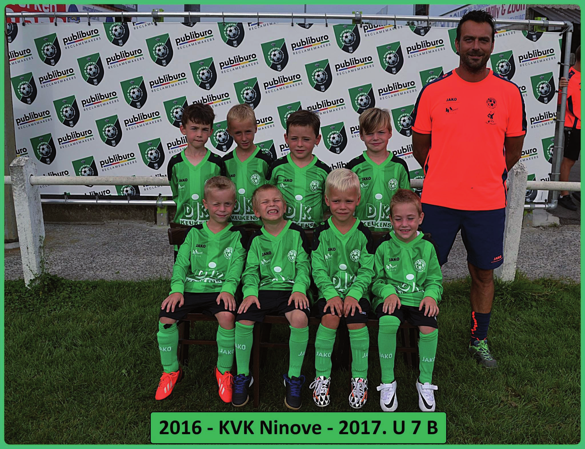 Jeugdwerking KVK Ninove VC Osta Meerbeke Seizoen 2016-2017 U7 B: Spelertjes van U7 B: Zion, Mil, Sverre, Miel, Noah, Brandon,