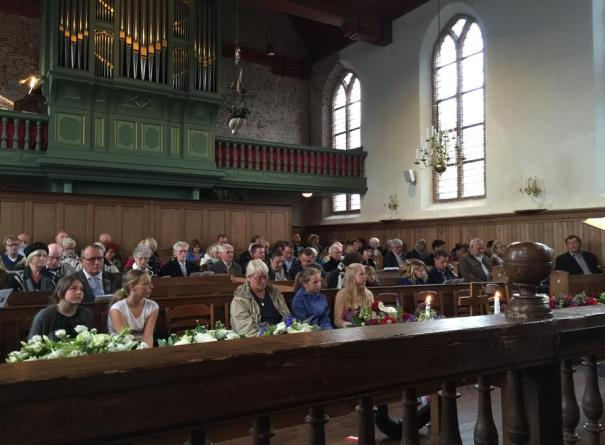 Rondom de Diensten We beginnen de drukke meimaand op de 1 e mei met pastor Stuifbergen.