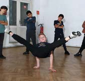 Breakdance Antwerpen Danszaal Kavka Oudaan 14 2000 Antwerpen 14 september - 7 december 11 januari - 19 april Bus: 22, 180-183 Tram: 3, 4, 5, 7, 9, 15 35 euro per periode Extra: