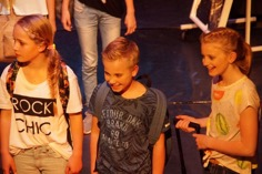 Theaterklassen 8-12 jaar De theaterklas voor leerlingen in de leeftijd van acht tot en met twaalf jaar. De theaterklas is bedoeld voor leerlingen met een groot talent op gebied van spel.