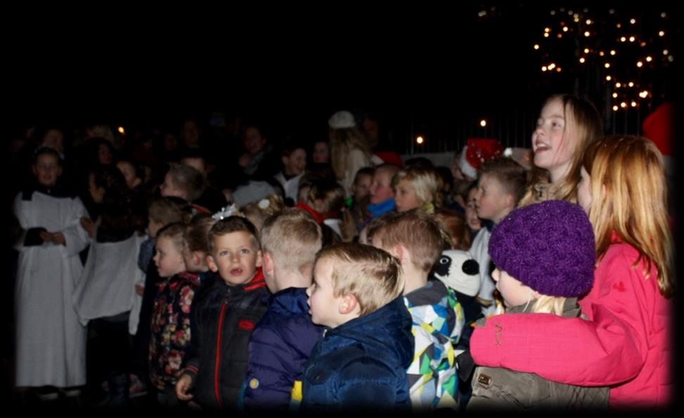 Samen zingen de leerlingen Vrolijk