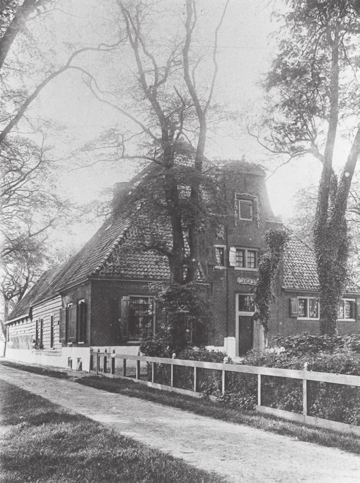 19. Boerderij De Eenhoorn Middenweg 195 Gebouwd in 1682.