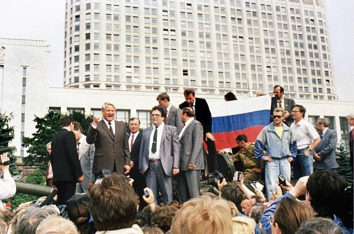 Falen van de coup Coup was slecht georganiseerd Geen charismatisch leider Grote fout: niet arresteren Boris Jeltsin Jeltsin werkte vanuit het Russische regeringsgebouw (Witte Huis) de coup tegen
