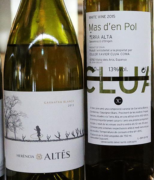 ***(*) Mas d en Pol Blanc 2015, Celler Xavier Clua Coma Blend van 65% garnatxa blanca, 20% chardonnay en 15% sauvignon blanc uit de wijngaarden Castellets en Cova. 4 uur skin contact.