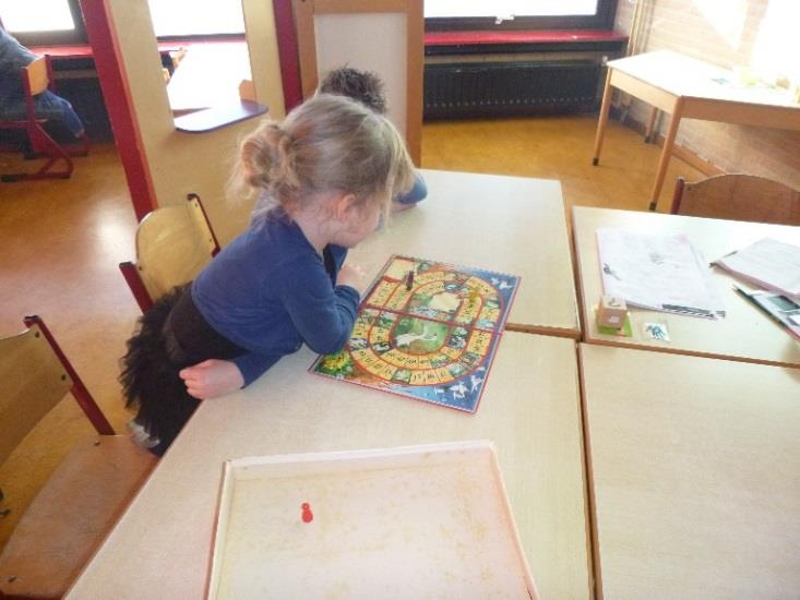 Taal, rekenen, schrijven, alsof we niet vrij geweest waren. Met VierKeerWijzer zijn we begonnen met het thema 'vogels in de winter', dit doen we samen met groep 1/2.