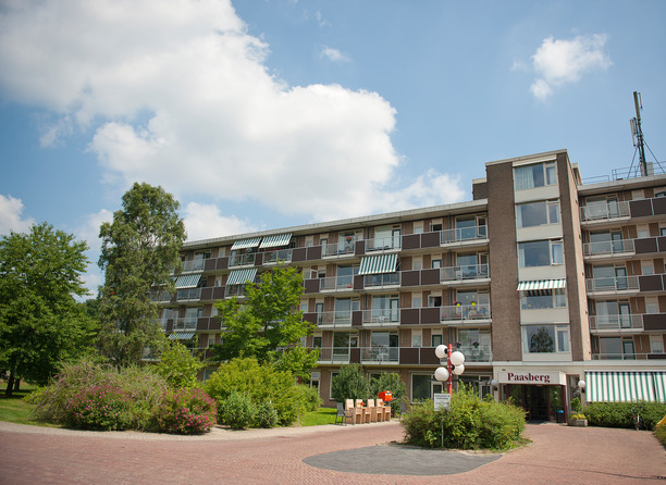 Van de teamleiding Hierbij geven wij u de mutaties door: ziekenhuis. Wij wensen de heer Van den Berg een spoedig herstel toe. Nieuwe bewoners: Op 3 juni is mevrouw C.