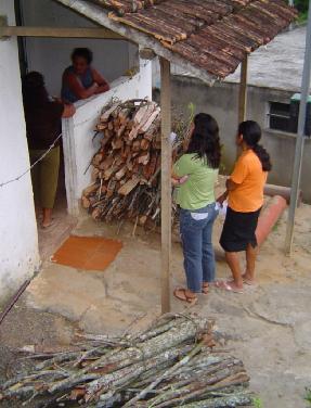 Kerkelijke gemeente in Santa Bárbara do Tugúrio. Ons zusterzanggroepje de Levieten is niet alleen bezig met zingen, maar bidt ook veel en wordt ook betrokken in Evangelisatie.