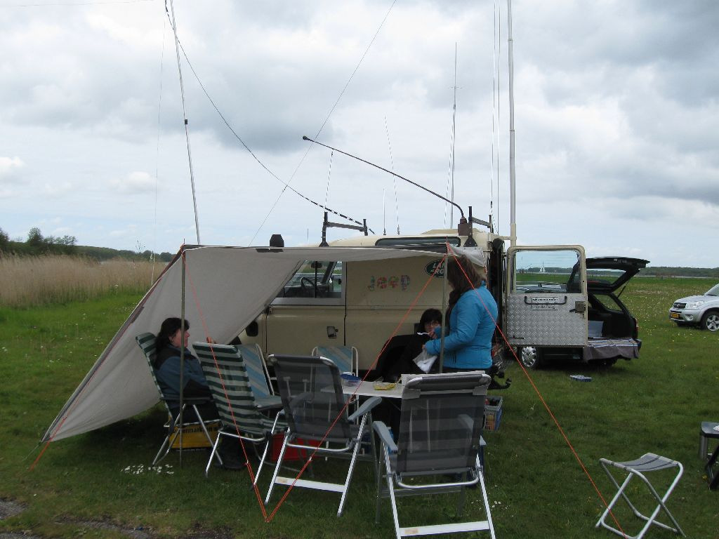 Dus: Waar: Camping Buitenhof in Lewedorp Wanneer: 2 5 juni Inlichtingen: Jeroen, PE1MWB en Dan, PA1FZH Verslag IOTA weekend 2011 Op zaterdag 19 maart 2011 om 09:00 sharp was het weer zover; het