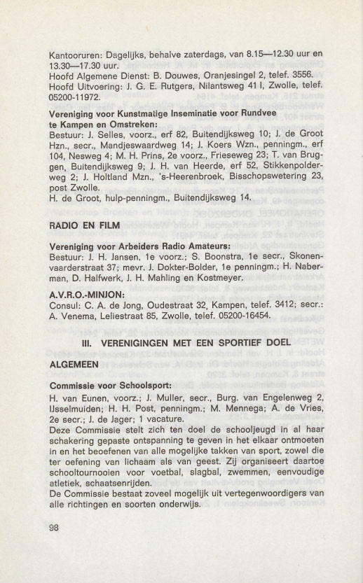 Kantooruren: Dagelijks, behalve zaterdags, van 8.15-12.30 uur en 13.30-17.30 uur. Hoofd Aigemene Dienst: B. Douwes, Oranjesingel 2, telef. 3556. Hoofd Uitvoering: J. G. E.