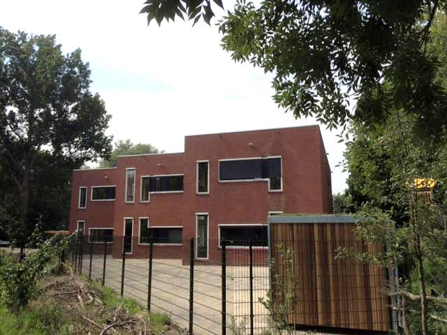 3.5 De Vrije School Zaanstreek Voor deze school geldt dat ze voor levensduur verlengend onderhoud (met 20 jaar) door middel van grootschalige renovatie in IHP 2011 is benoemd als 2 e fase project.