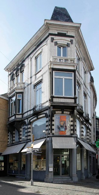 Buyck ontwierp vooral burgerhuizen in Art Nouveau maar daarnaast had hij ook enkele neoclassicistische en