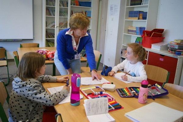 3. De organisatie van het onderwijs 3.1. Aantal lesuren De kinderen hebben 1 maal per week les. Het rooster met de lesdagen staat in bijlage 1. Het betreft ook een aantal zaterdagen.