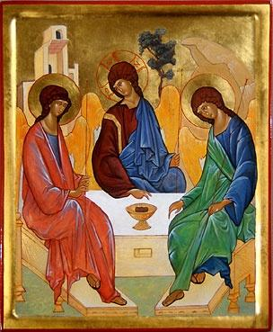 Nadat we met Pasen de Verrijzenis van Christus hebben gevierd en met Pinksteren het neerdalen van de Heilige Geest, is dit feest het hoogtepunt waarin alle Drie in de Éne