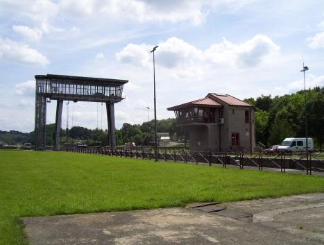 Kort voor de middag kunnen we dan toch verder met onze boottocht, en we zetten koers naar de steiger van Vilvoorde, vlak voor Brasserie Canal (+/- 18 km, 1 sluis, 4 hefbruggen).