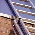 Ladders Enkele rechte ladder Rechte ladder voor eenvoudige klussen. Gemaakt van robuust aluminium kokerboomprofiel. Met anti-slip sporten en grote anti-slip laddersloffen.