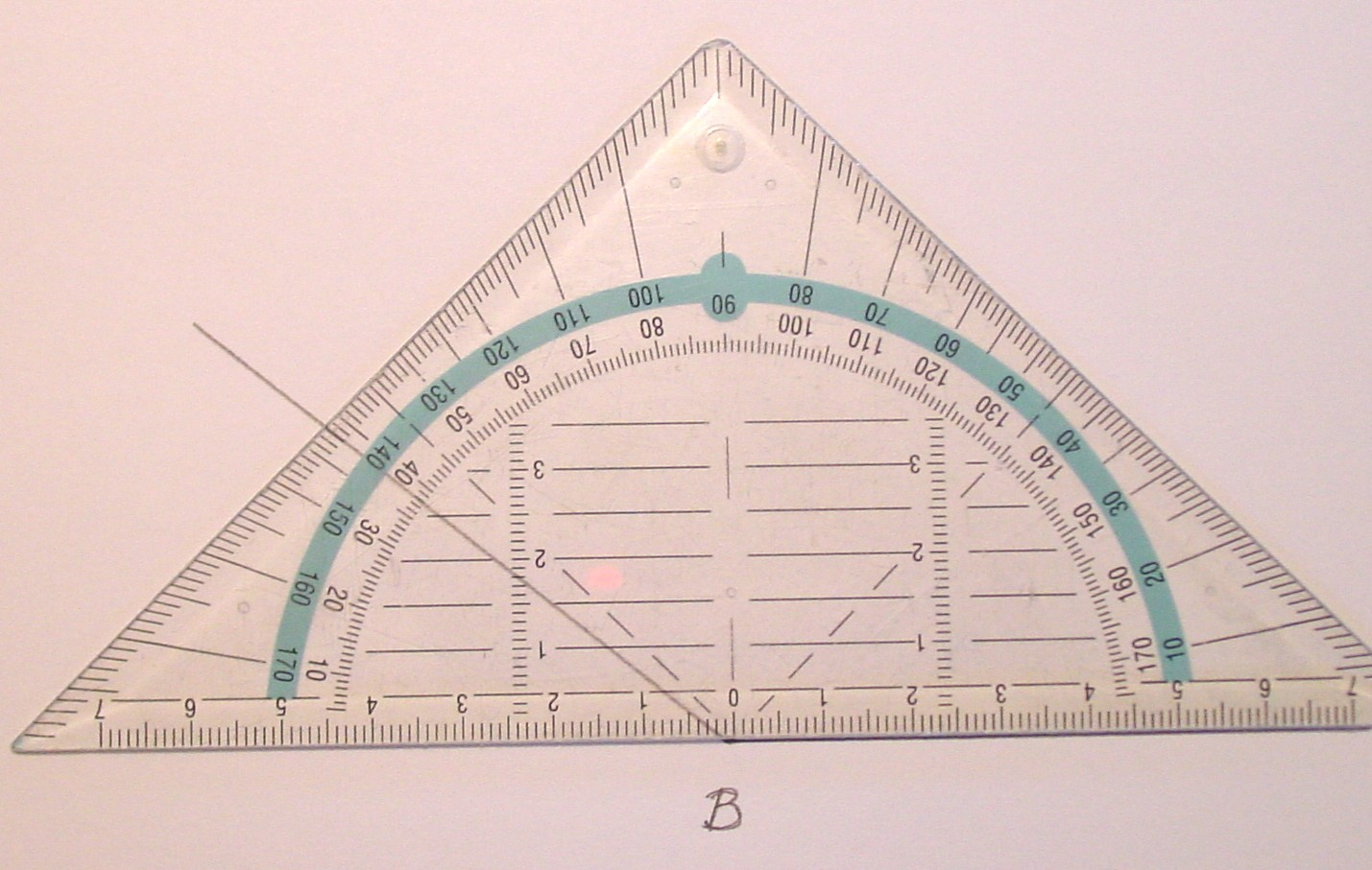 Welke hoek is stomp? Wrom kn een driehoek geen twee stompe hoeken heen? Sht eerst de grootte vn de stompe hoek en meet hem vervolgens in grden nuwkeurig. file: Imges/Me2204.