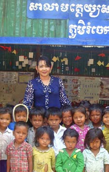 VAN 6 TOT 8 JAAR CONTACT MET ANDEREN Op de lagere school gaan kinderen verder met hun sociale integratie en worden ze weer iets zelfstandiger.