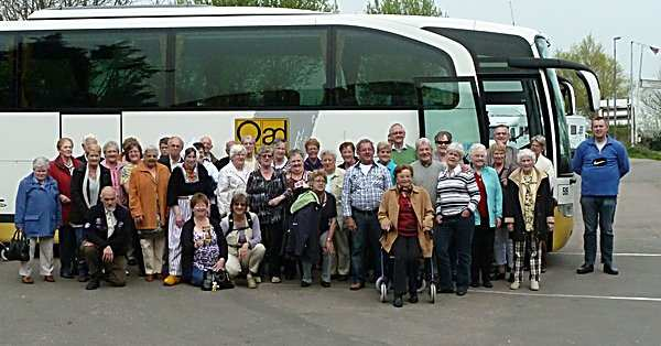 Busreis naar Volendam op zaterdag 16 april 2011 Zaterdagochtend stipt om 08.00 uur vertrok de bus vanaf de Keverberg met als eindbestemming Volendam.