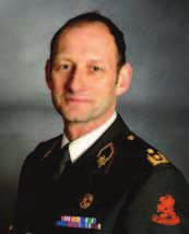 bevorderd tot luitenant-generaal. Voor generaal Peter van Uhm komt een einde aan een militaire carrière die in 1972 begon. Hij werd op 17 april 2008 Commandant der Strijdkrachten.
