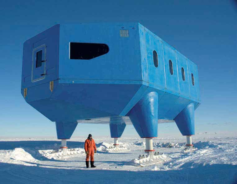 Vier nieuwe basissen voor wetenschappelijk onderzoek op het witte continent British Antarctic Survey (Halley VI) maar op de oceaan drijft; dergelijke structuren kunnen meerdere honderden meters dik