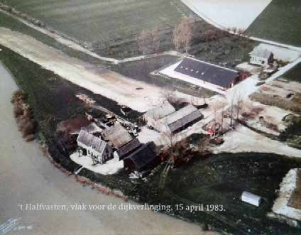 Afb. 32r. Boerderij Halfvasten vlak voor de dijkverhoging op 15 april 1983 [overgenomen uit: 928]. Afb. 32t. De sloop van de historische boerderij Halfvasten [bron: Tumblr]. Afb. 32s.