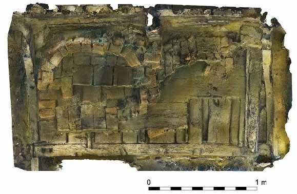 Afb. 39a16. Het scheepskombuis uit het achterschip van de Kamperkogge met een koepeloven en pompgoot [bron: Ruimte voor de Rivier IJsseldelta]. Afb. 39a17.