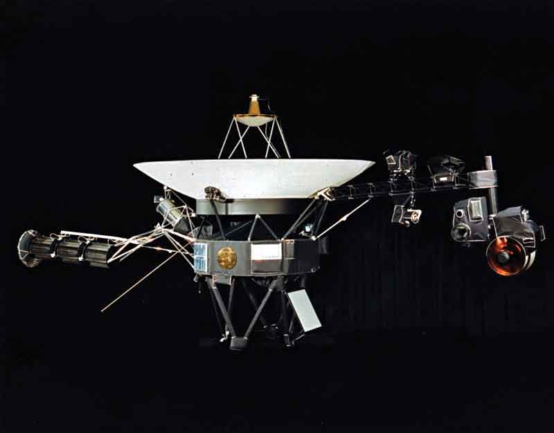 Rob Walrecht Rob s Nieuwsbrief 6 Familieportret Voyager 1 Nadat haar zuster Voyager 2 in augustus 1989 langs de planeet Neptunus was gescheerd, de laatste van vier reuzenplaneten die dit