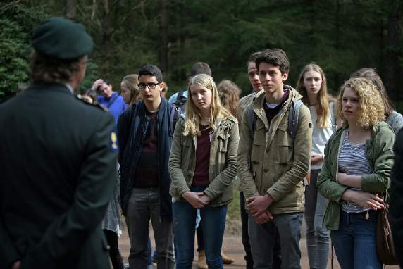 Bij de herdenking Ereveld Vol Leven op 2 mei waren 100 scholieren aanwezig met hun leraren en begeleiders.