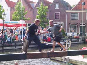 Kroniek Periode 1 juni 2004 tot 1 september 2004 komt van de A9 naar de Velserbroek. Dat is zijn mening en er zit veel in. lemmers die lid willen worden van haar Deutsch-Niederländische Verein.